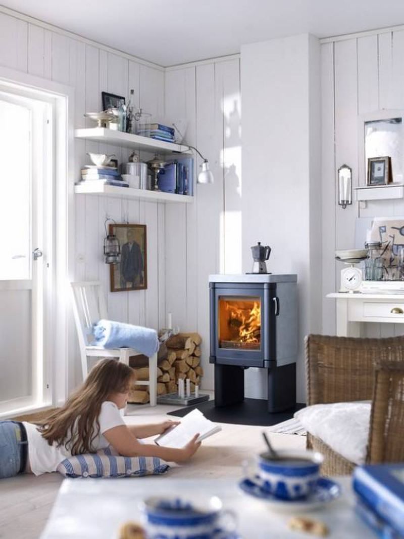 un petit poêle qui s'intègre dans une petite pièce