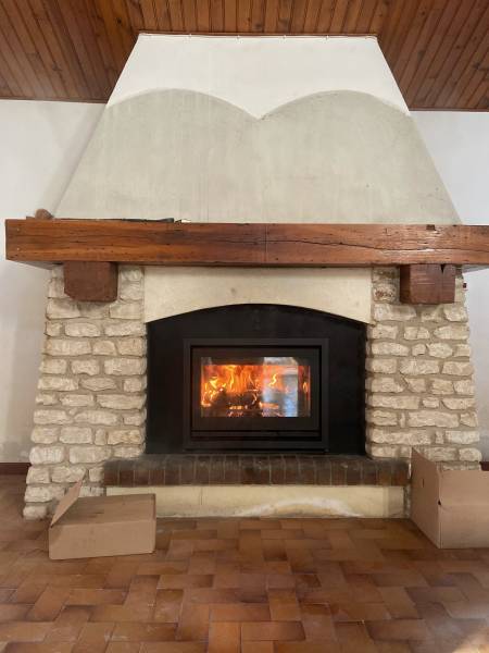 Réalisation et mise en service de l'insert  à bois Contura i7, le plus vendu de la gamme