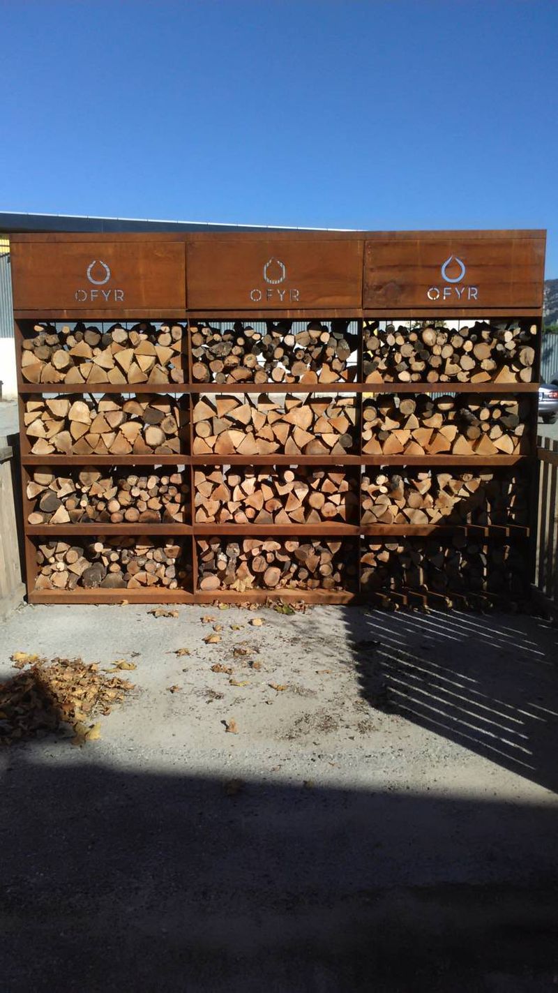 stockage des buches de bois de chauffage